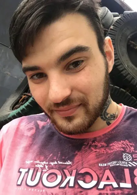 Я Daniil, 25, из Корсакова, ищу знакомства на одну ночь