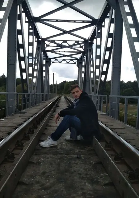 Я Андрей, 23 років з Луцька, шукаю знайомство для вірт