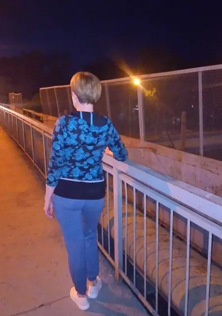 Я Ира, 42, из Новосибирска, ищу знакомство для постоянных отношений