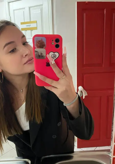 Я Юлька, 20, знакомлюсь для приятного времяпровождения в Омске