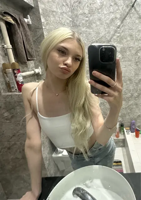 Я Ульяна, 19, из Кургана, ищу знакомство для приятного времяпровождения