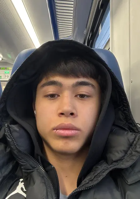 Я Георгий, 18, из Хабаровска, ищу знакомства на одну ночь