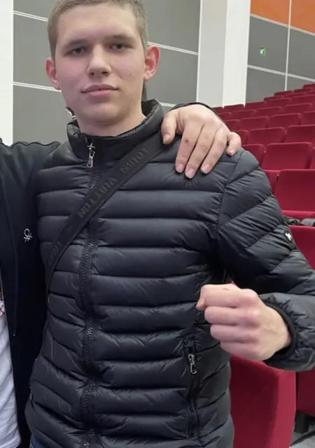 Я Андрей, 19, из Краснодара, ищу знакомства на одну ночь