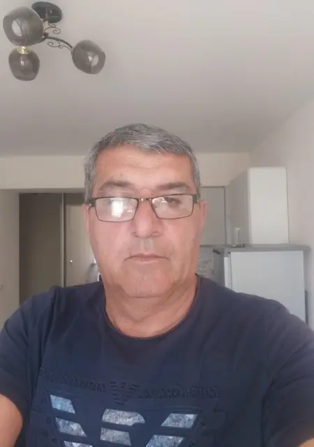 Я Артур, 60, из Керчи, ищу знакомства без обязательств