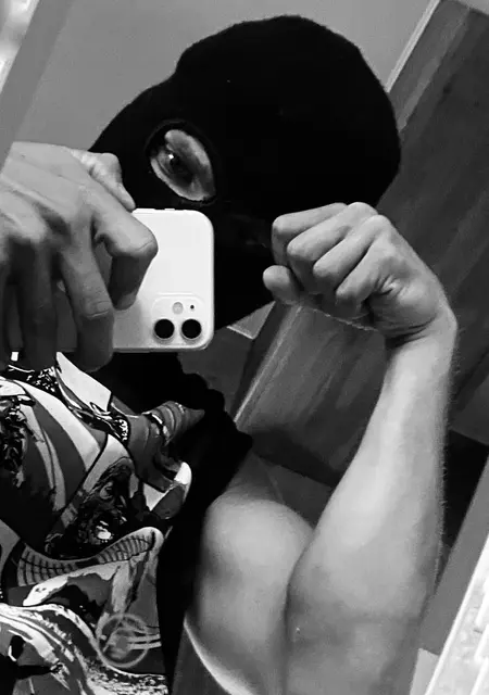 Я Арсений, 20, из Анапы, ищу знакомство для общения