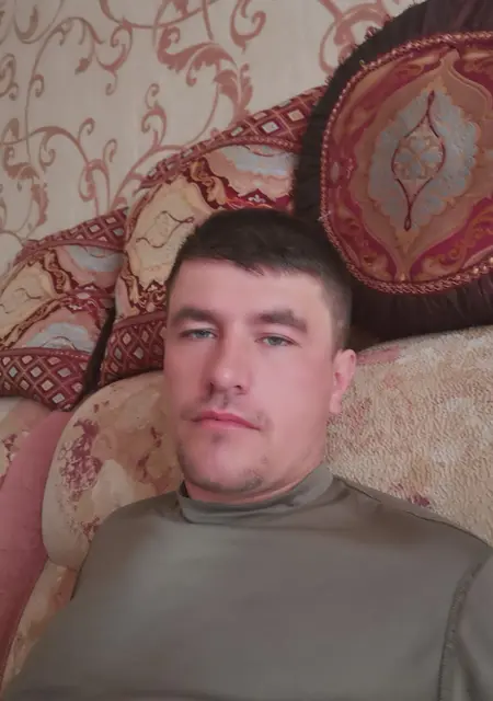 Артур из Новочеркасска, мне 32, познакомлюсь на одну ночь