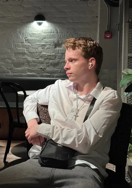 Даниил из Серпухова, мне 22, познакомлюсь для приятного времяпровождения