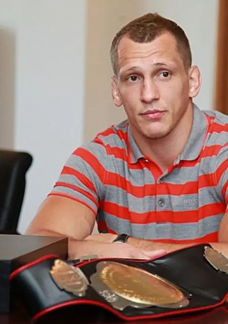 Я Влад, 35, из Тюмени, ищу знакомства на одну ночь