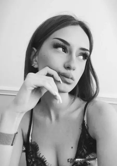 Liza from London, 20 years old, ready to meet for one-night stand