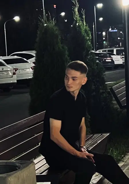 Артём из Москвы, мне 21, познакомлюсь для открытые отношения