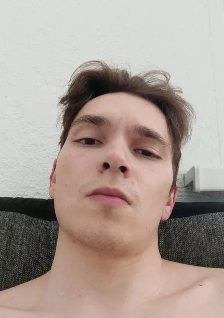 Илья из Абинска, мне 23, познакомлюсь на одну ночь