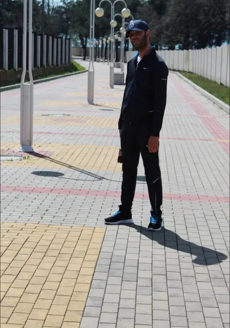 Я Саша, 38, из Армавира, ищу знакомства без обязательств