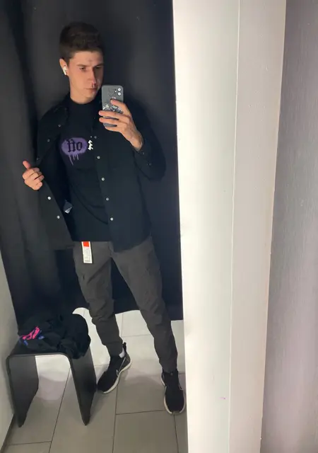 Я Гриша, 22, из Десногорска, ищу знакомство для общения