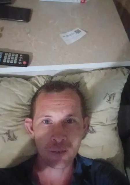 Я Денис, 42, из Чехова, ищу знакомства без обязательств