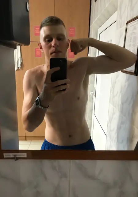 Я Данила, 23, из Ессентуков, ищу знакомство для приятного времяпровождения