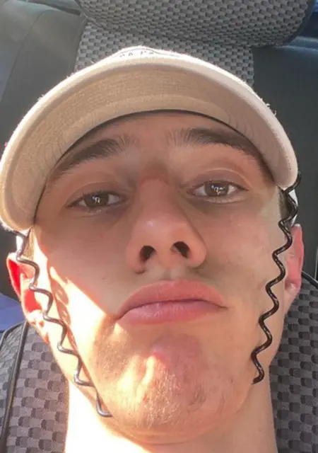 Я Артем, 19, из Бийска, ищу знакомства без обязательств