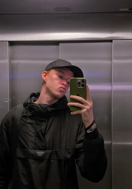 Я Егор, 20, знакомлюсь на одну ночь в Мурино