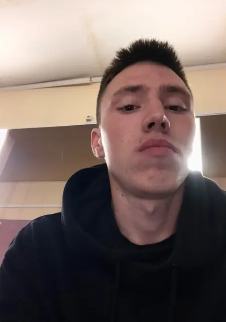 Я Максим, 21, из Комсомольска-на-Амуре, ищу знакомства без обязательств