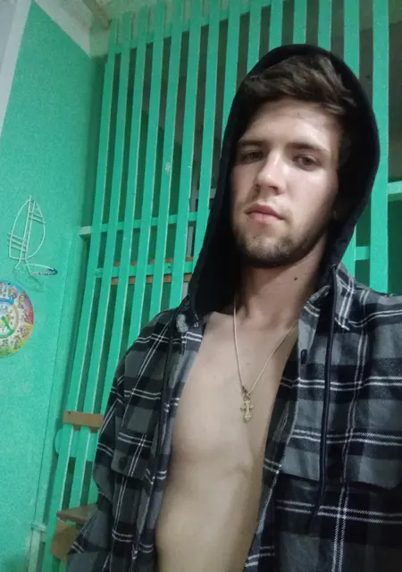 Я Сергей, 20, из Тольятти, ищу знакомства без обязательств