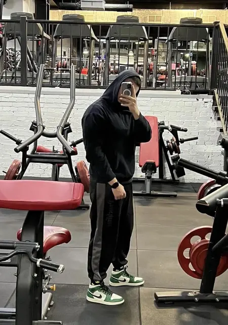 Я Андрей, 27, знакомлюсь на одну ночь в Санкт-Петербурге