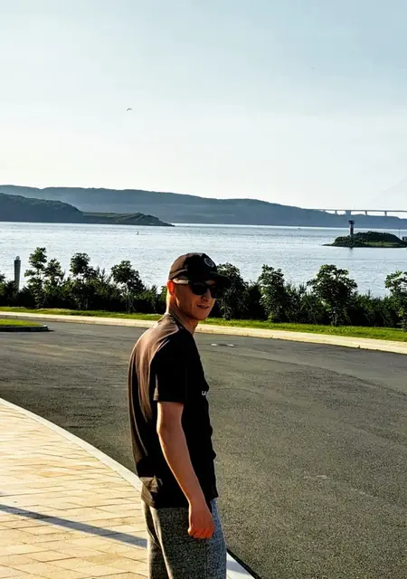 Влад из Новосибирска, ищу на сайте знакомства без обязательств