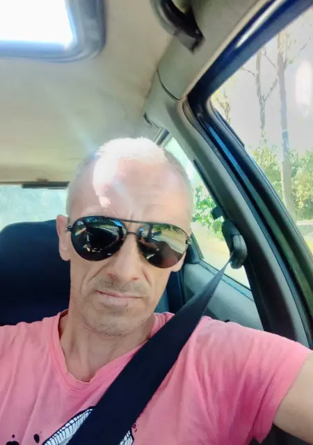 Я Денис, 45, знакомлюсь на одну ночь в Нахабином