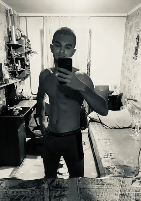 Данил из Хабаровска, мне 20, познакомлюсь на одну ночь