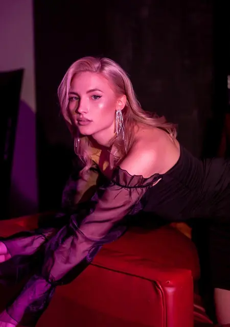 Я Вика, 24, знакомлюсь на одну ночь в Абдулине