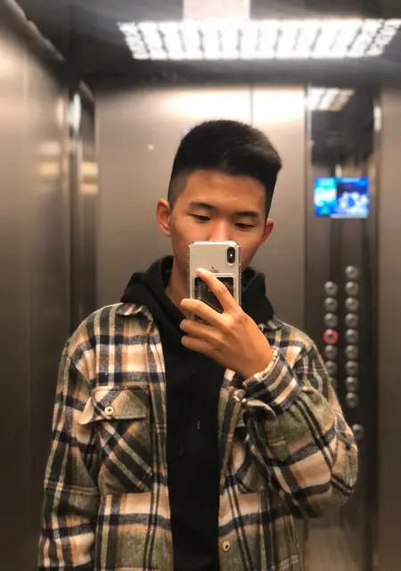 Я Денис, 20, из Звенигорода, ищу знакомства без обязательств