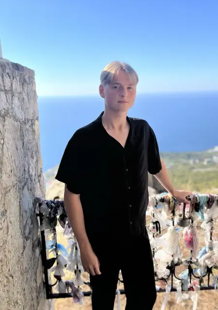 Александр из Саратова, мне 20, познакомлюсь на одну ночь