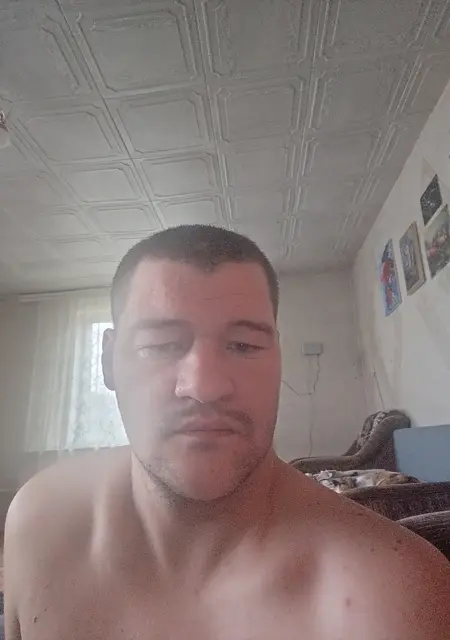 Антон из Мысков, мне 33, познакомлюсь на одну ночь