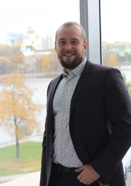 Я Алекс, 25, из Первоуральска, ищу знакомства без обязательств