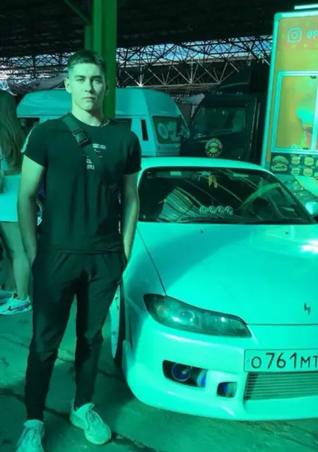 Я Миша, 19, из Миасса, ищу знакомства без обязательств