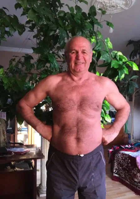 Анатолий из Севастополя, мне 62, познакомлюсь для приятного времяпровождения