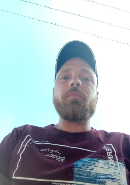 Валера из Волжского, мне 38, познакомлюсь на одну ночь