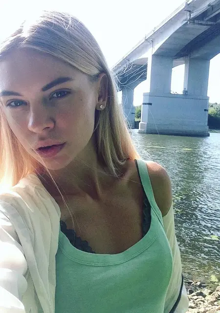 Я Диана, 25, из Рязани, ищу знакомства без обязательств