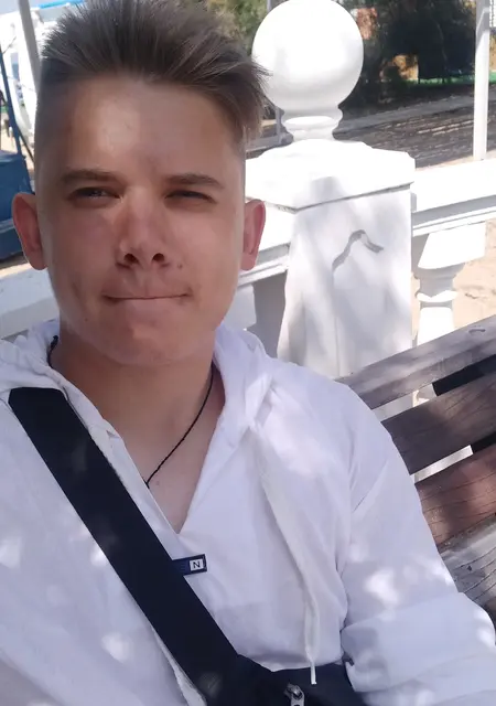 Николай из Севастополя, мне 21, познакомлюсь для общения