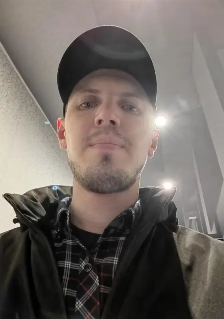 Я Игорь, 29, знакомлюсь без обязательств в Кирове