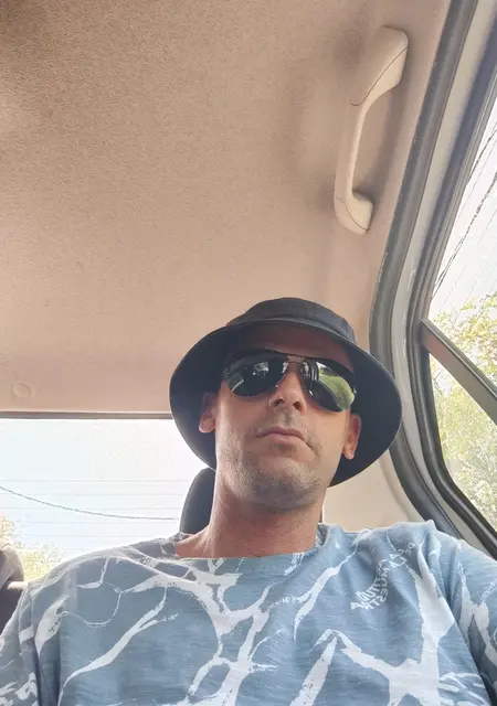 Я Виктор, 40, из Новороссийска, ищу знакомства без обязательств