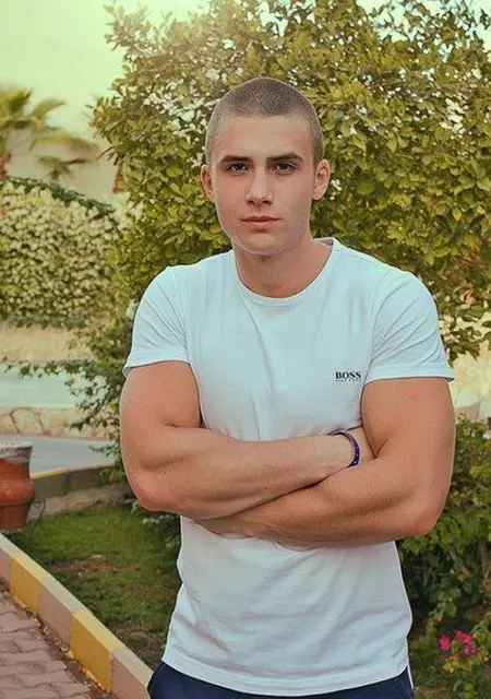 Я Дмитрий, 42, из Зимы, ищу знакомства без обязательств