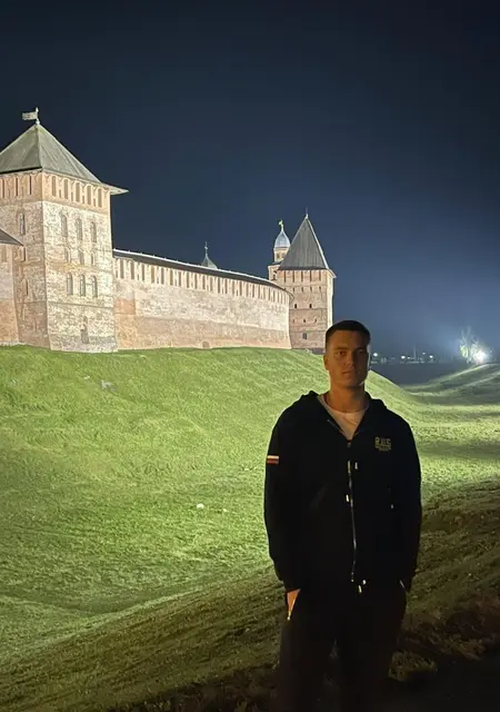 Я Михаил, 21, из Великого Новгорода, ищу знакомства на одну ночь