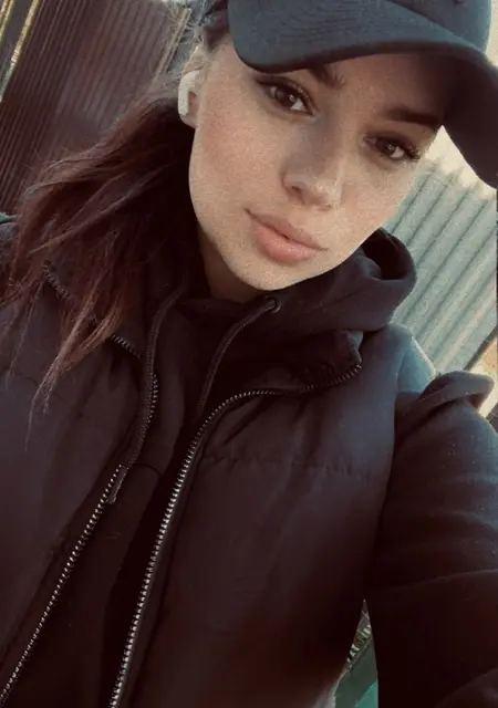 Я Полина, 27, из Великого Новгорода, ищу знакомство для постоянных отношений