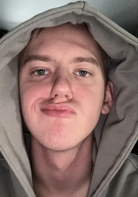 Я Евгений, 23, из Санкт-Петербурга, ищу знакомство для совместных путешествий