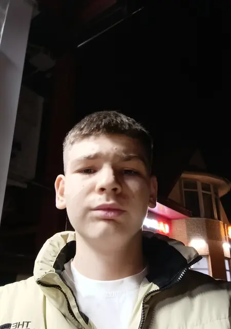 Я Назар, 18, знакомлюсь на одну ночь в Миллерове