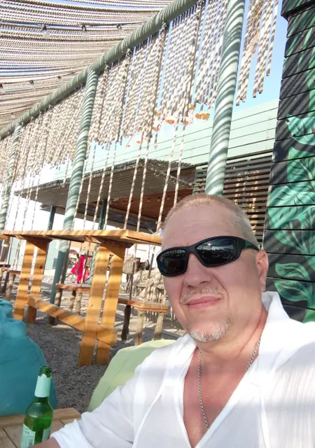 Владимир из Омска, ищу на сайте знакомства без обязательств