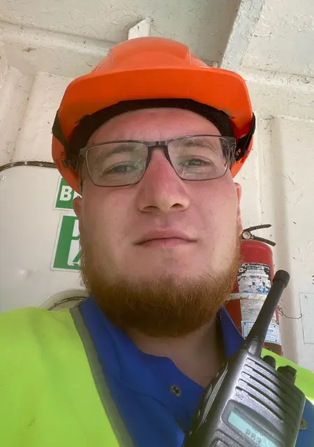 Я Эдуард, 25, из Колпина, ищу знакомства без обязательств