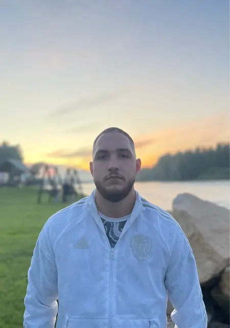 Я Anton, 21, из Магадана, ищу знакомство для приятного времяпровождения