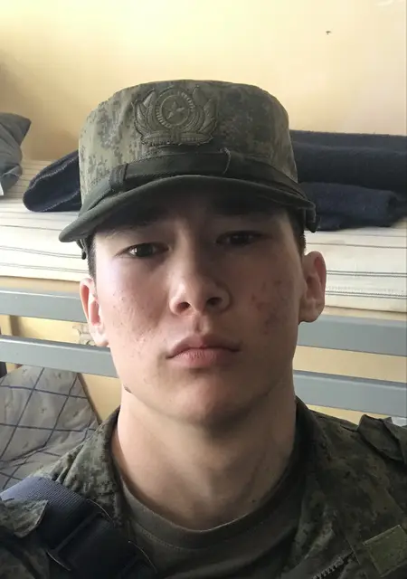 Радим из Санкт-Петербурга, мне 21, познакомлюсь без обязательств