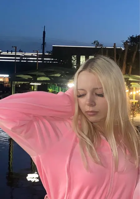 Я Александра, 44, из Москвы, ищу знакомство для вирта