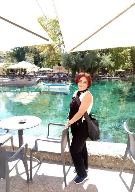 Я Irena, 44, из Афин, ищу знакомство для совместных путешествий
